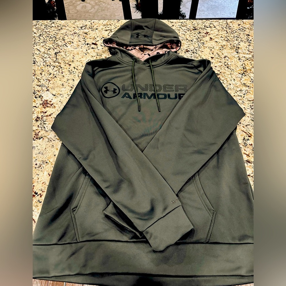 Under Armour Hoodie in Hunter Green with camo